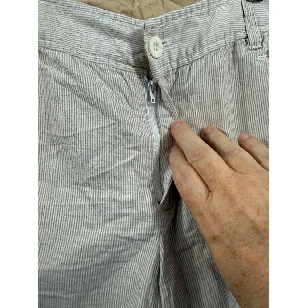 Relativity Shorts Womens Size 12 Petite Tan & White Pin Stripes